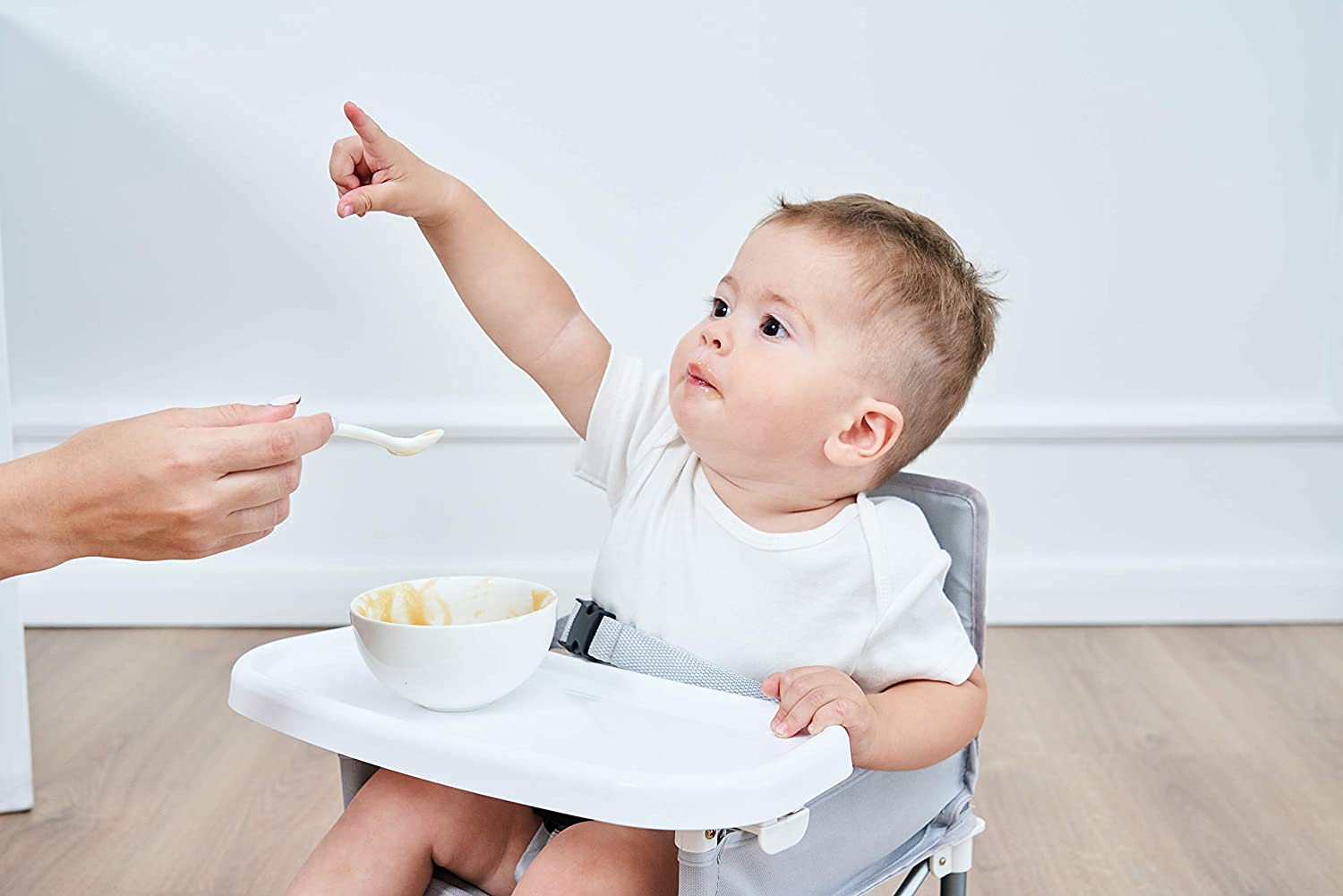 Portable Baby Seat for Travel - Compact Fold with Straps for Indoor and Outdoor Fun - Perfect for Camping, Beach, and More - Ideal for Toddlers and Kids (Grey)